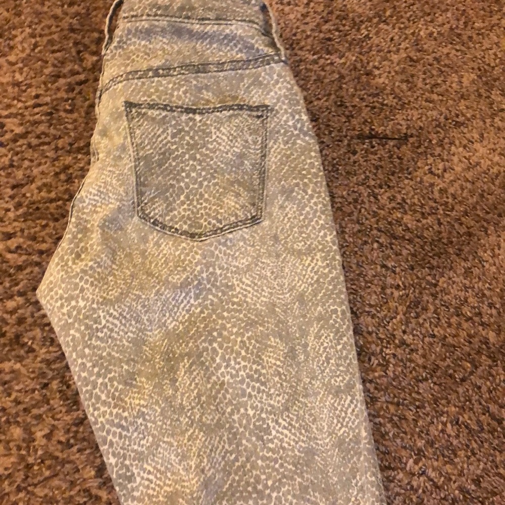 Perfect Fall Patterned Jeans! - Picture 2 of 2